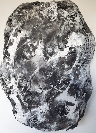 Rubble stone painted by Ingred Vaesen